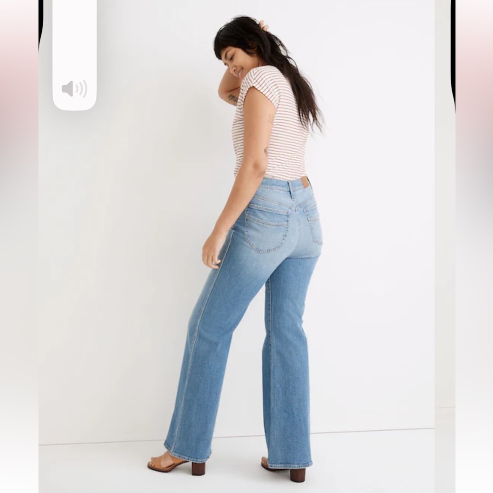 Madewell High-Rise Flare Jeans in Caine Wash - Picture 4 of 16